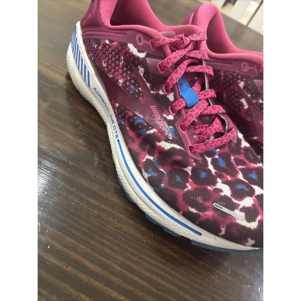 BROOKS WOMENS ADRENALINE GTS 22 RUN WILD RUNNING SHOES 11